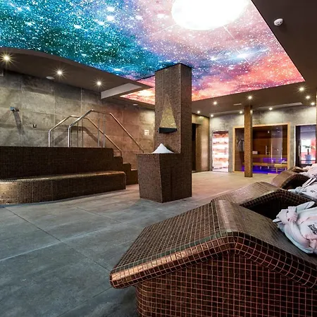 & Ciudad De Szálloda Binéfar