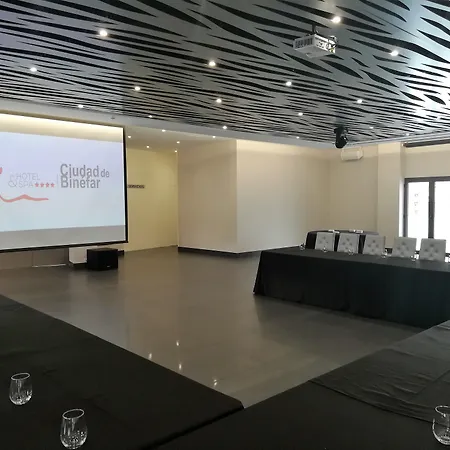 & Ciudad De Szálloda Binéfar