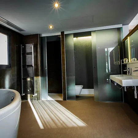 & Ciudad De ホテル Binéfar