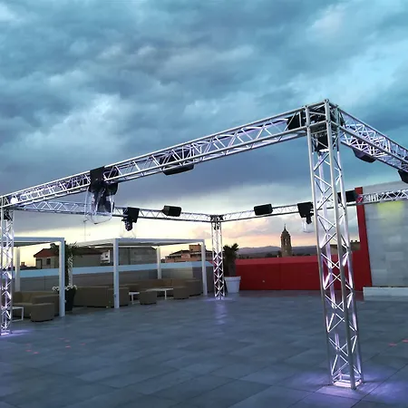 & Ciudad De ホテル Binéfar