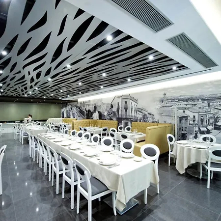 & Ciudad De ホテル