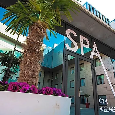 Hotel & Ciudad De 4*