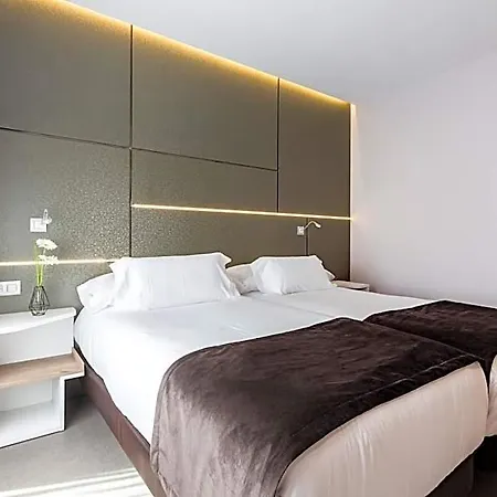 & Ciudad De 4*