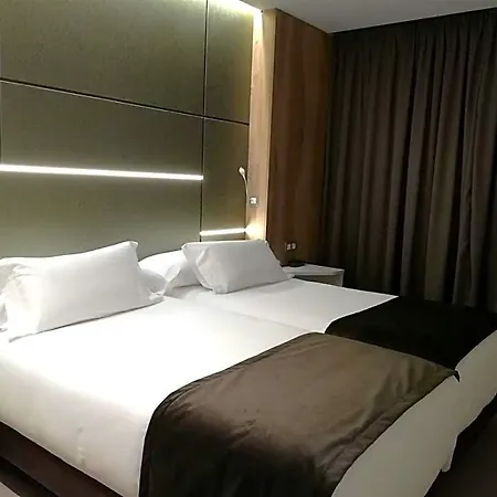 & Ciudad De Hotel Binéfar