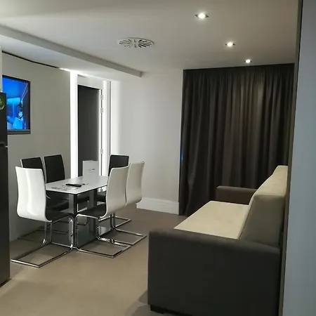 & Ciudad De ホテル