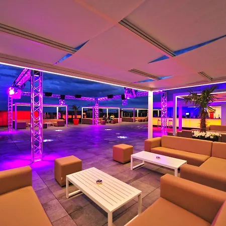 & Ciudad De Hotell 4*