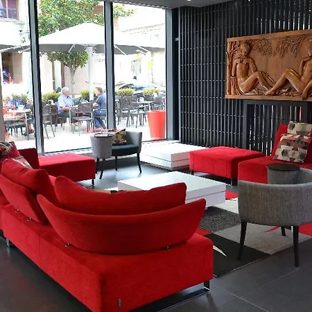 & Ciudad De ホテル Binéfar