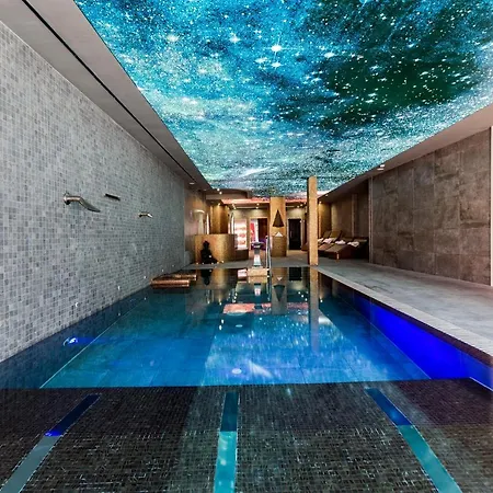 & Ciudad De Hotell 4*