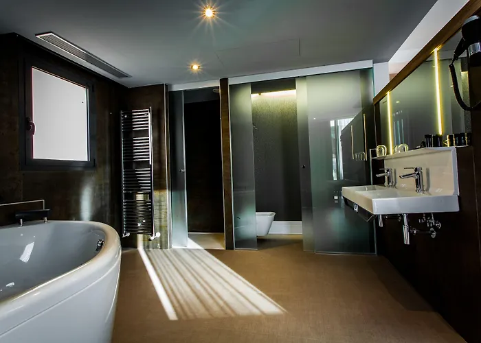 & Ciudad De Hotell Binéfar