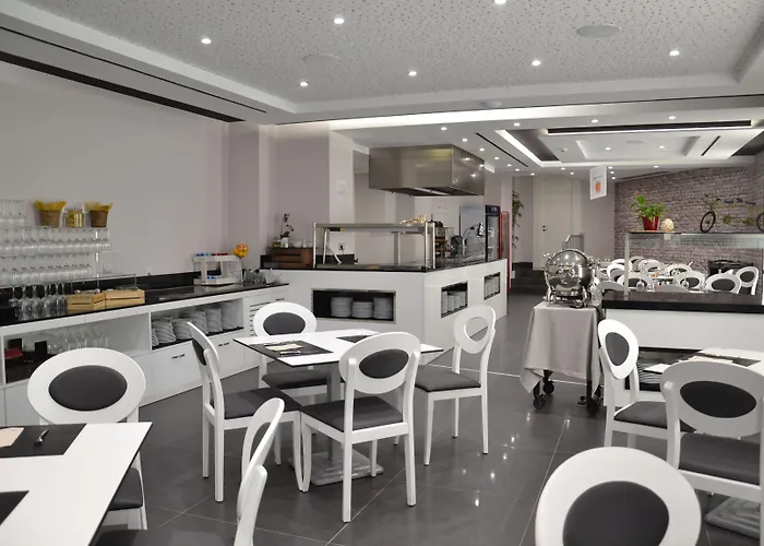 & Ciudad De Hotel Binefar