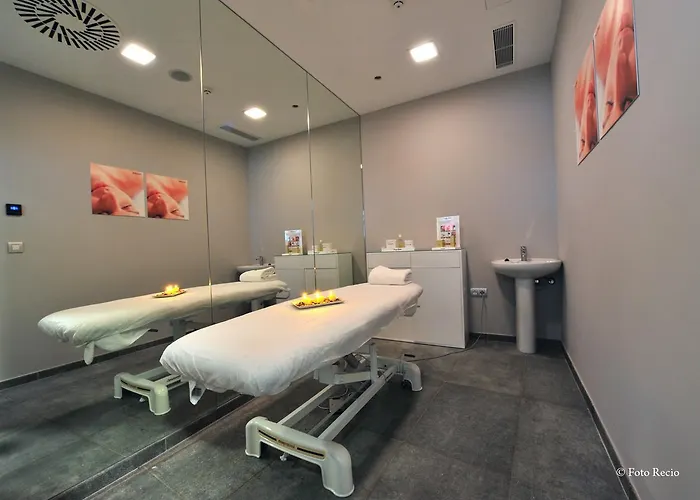 & Ciudad De Hotel Binefar