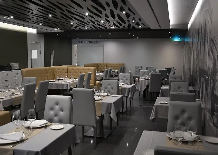 & Ciudad De Hotell 4*